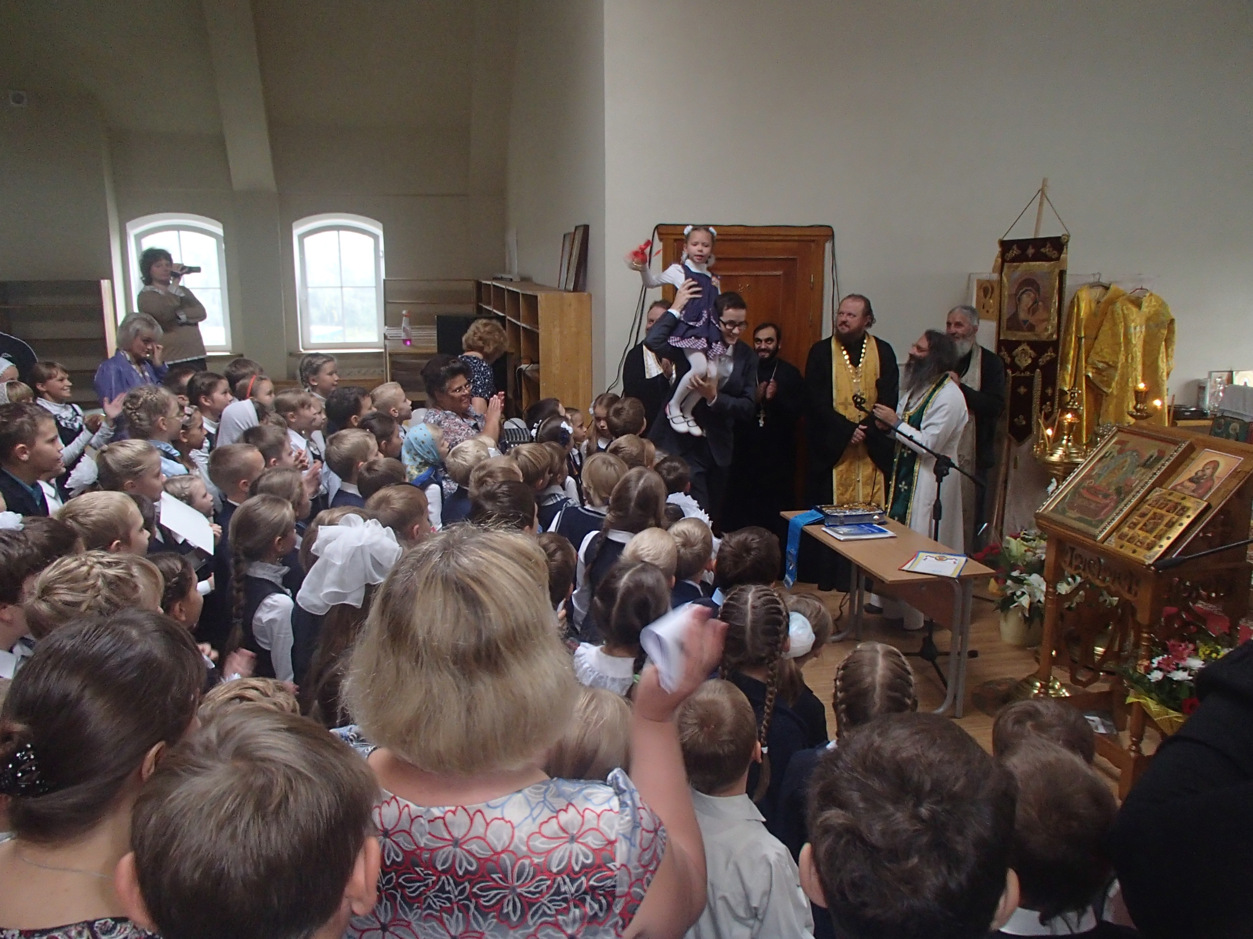 Первый звонок в новой Троицкой Православной школе